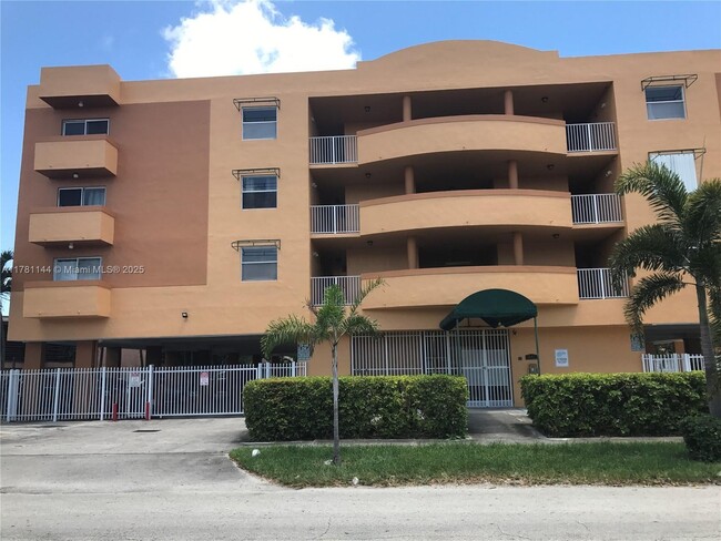 Building Photo - 2441 SW 31st Ave Unit 104 Rental