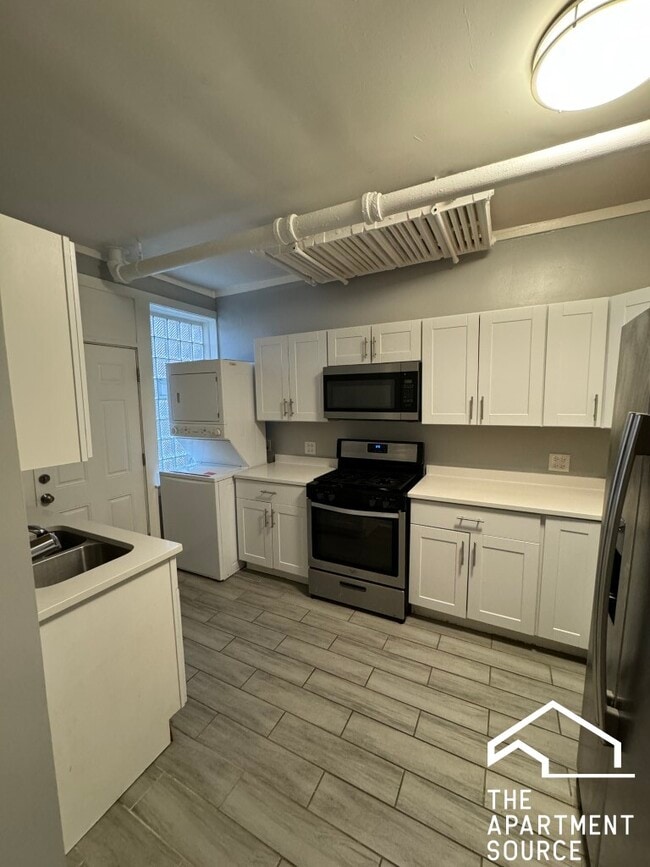 Building Photo - 2838 W Addison St Unit G Rental