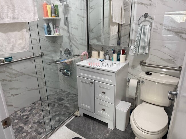 Photo - 22-10 47th St