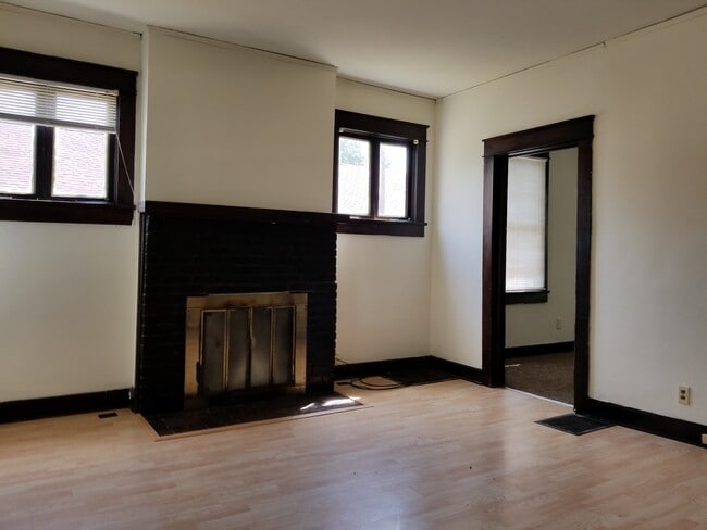 ***AUGUST 2027*** 5 Bed 3 Bath House Downtown - ***AUGUST 2027*** 5 Bed 3 Bath House Downtown