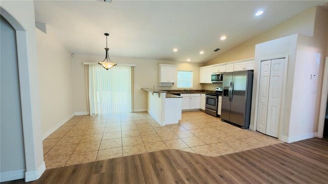Photo - 200 Breakwater St SE