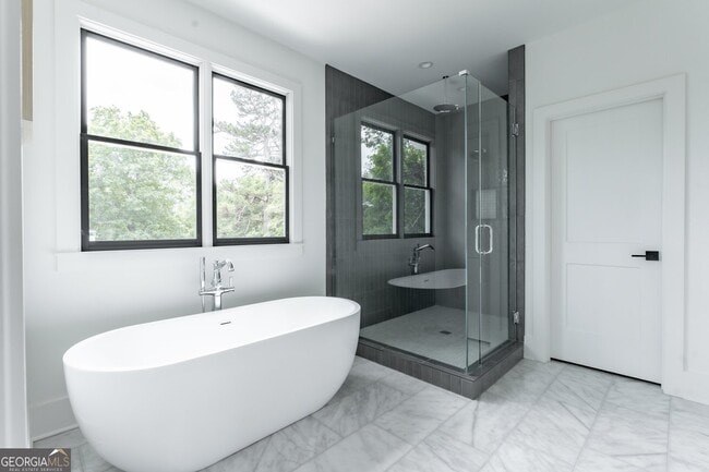 Photo - 430 Allendale Dr SE