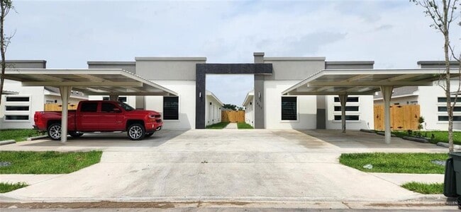 Building Photo - 16 Angelina Dr Unit 4