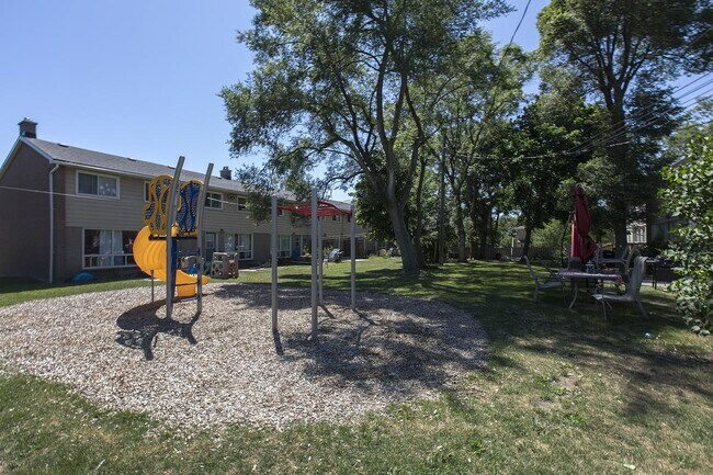 Photo - 321-347 Yonge Street