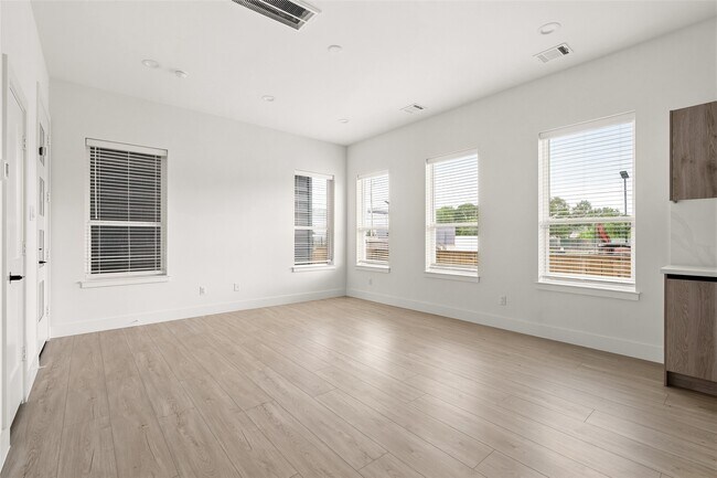 Photo - 107 Tolima Dove St