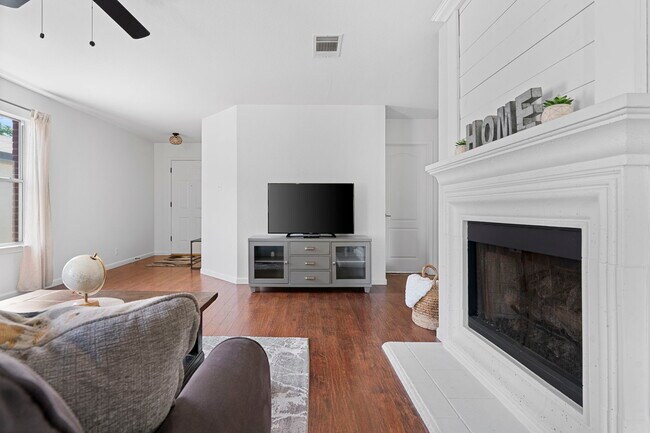 Photo - 1715 Lloydminister Way