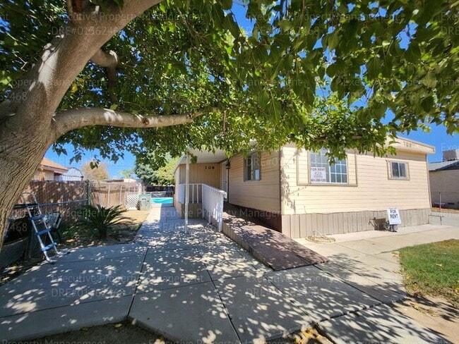 3 bedroom/ 2 bathroom home - 3 bedroom/ 2 bathroom home