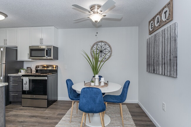Deerfield Crossing Apartments