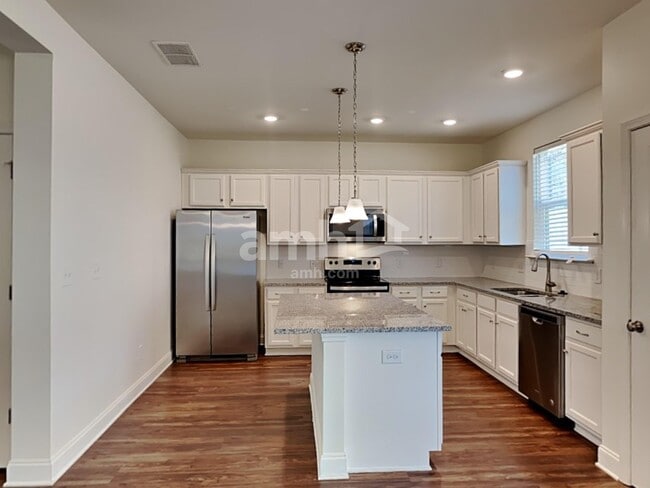 Photo - 607 Lk Vis Ct