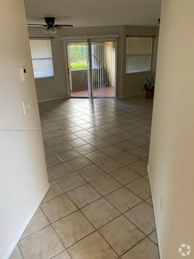 Building Photo - 2261 SE 27th Dr Rental