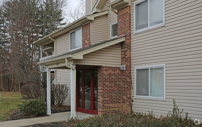 Whispering Pines - Whispering Pines Apartments