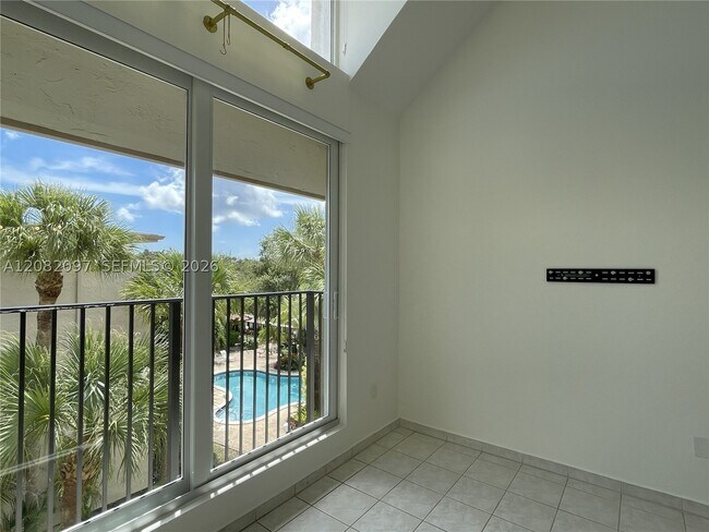 Photo - 6904 N Kendall Dr Unit F405