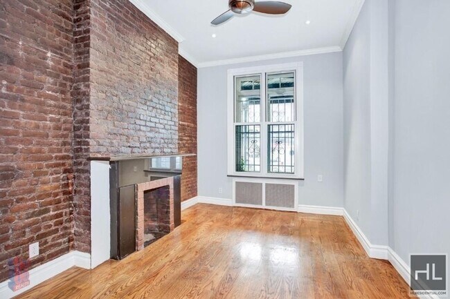 Building Photo - LEROY ST.