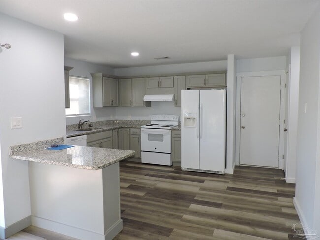 Photo - 526 Briarwood Dr