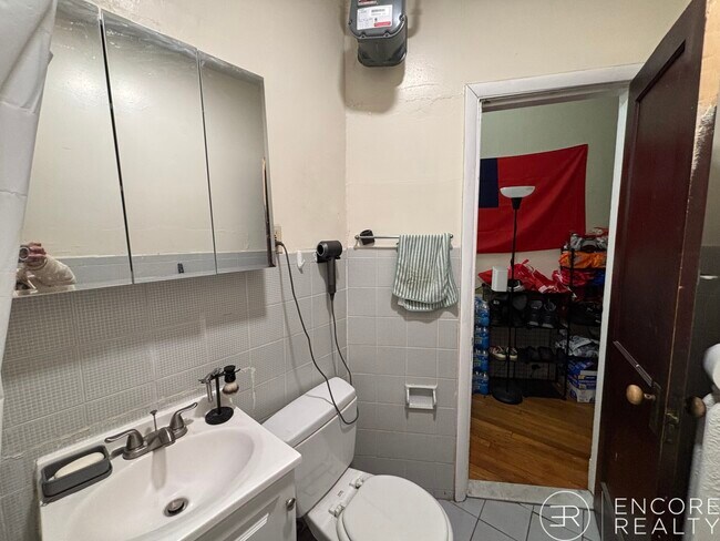 Photo - 462 Park Dr