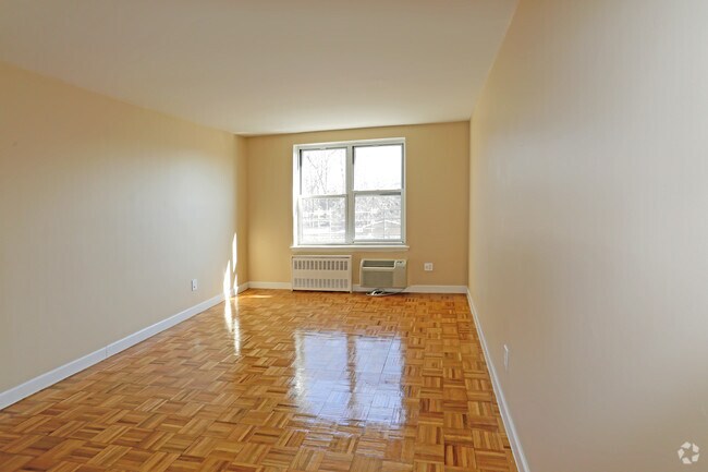 Douglaston Squire