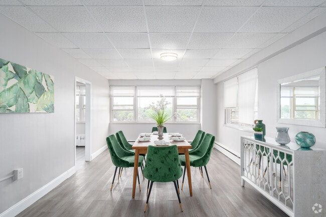 3BR, 2BA - 1695SF Dining Room - Bryn Mawr Apartments