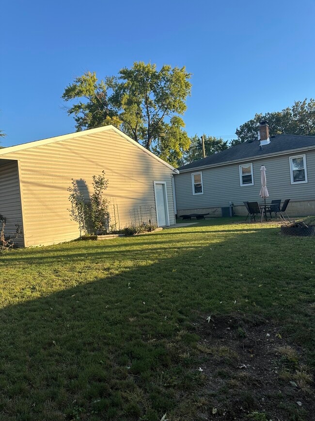 Photo - 220 Thornton St