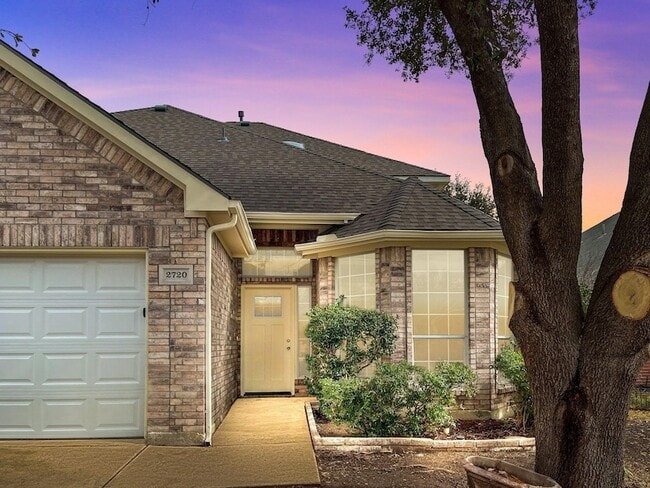 2720 Rochelle Point