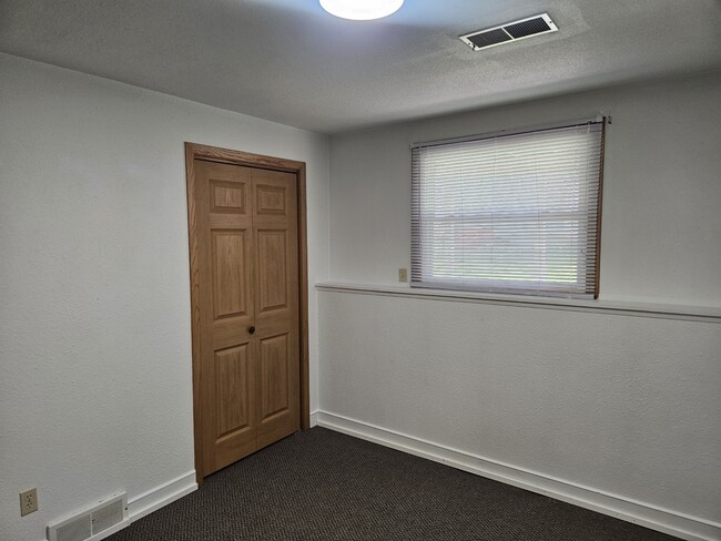 Building Photo - 311 N 3rd Ave Unit Two bedroom available