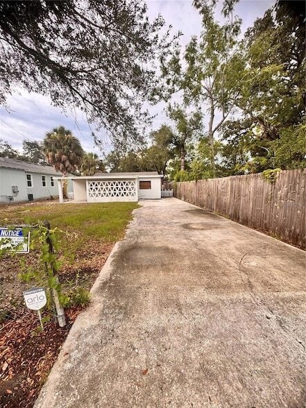 Photo - 209 W Emily St