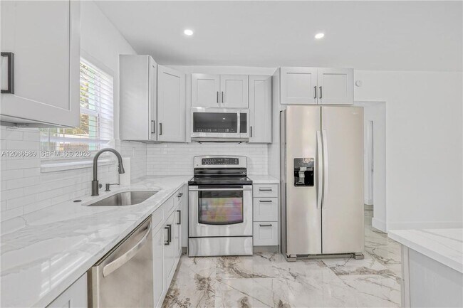 809 SW 17th St Unit 1