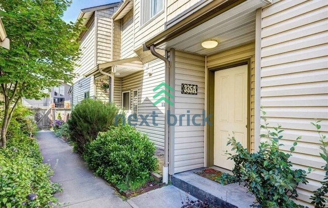 Building Photo - Quiet Townhouse 2 Beds 1.5 Bath Available for Rent!