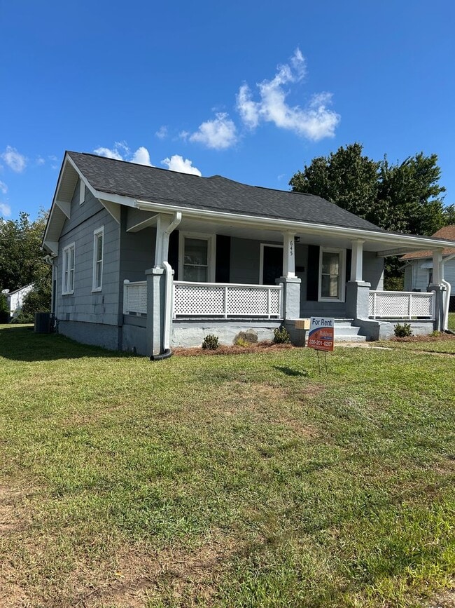 Photo - 645 Junia Ave