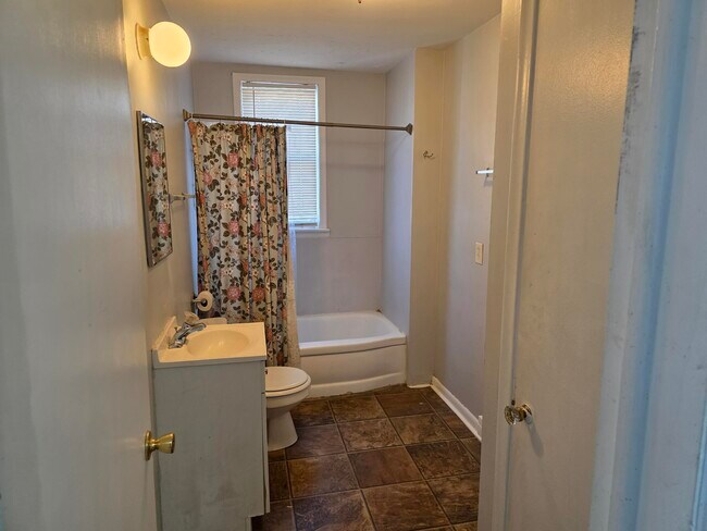 Photo - 22006 N Chrysler Dr Unit 4