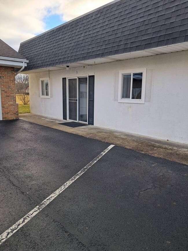 Building Photo - Frankfort Hwy- Fridley Unit 3