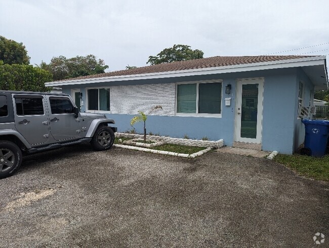 Building Photo - 1323 NW 3rd Ave Rental