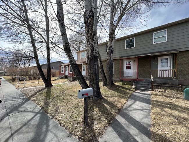 Photo - Very Nice 2-3 Bedroom, 1.5 Bath Townhome With 2 Car Garage