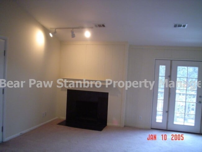 Two Bedroom, One Bath Condo near High School!