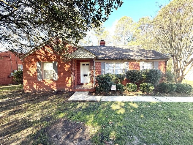 Building Photo - ** 3 Bed 1 Bath located in Cloverdale ** Call 334-366-9198 to schedule a self tour