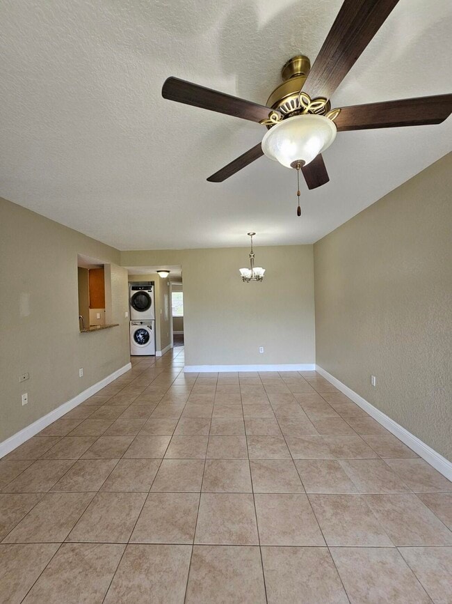 Building Photo - 1049 Golden Lakes Blvd Unit 115