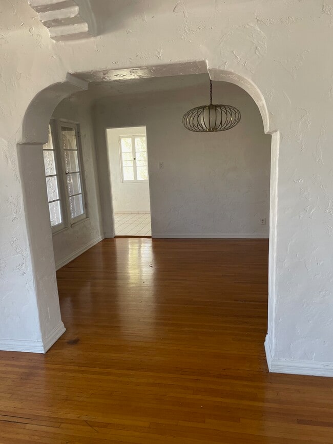 Formal dining room and breakfast room behind it - 1416 Ellsmere Ave Unit 1416 Ellsmere Ave