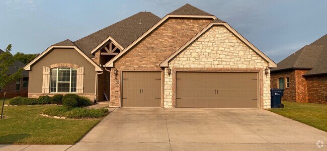 Building Photo - Spectacular 4 Bedroom 2.5 Bath Home In Gat...