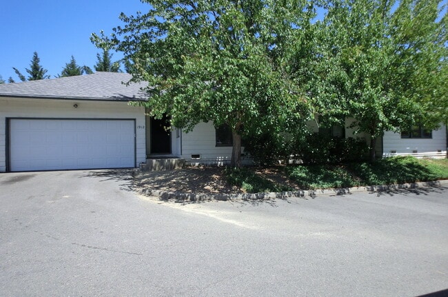 Building Photo - Oldie But Goodie Rental