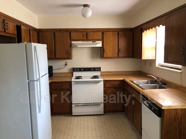 Photo - 823 Englewood Rd