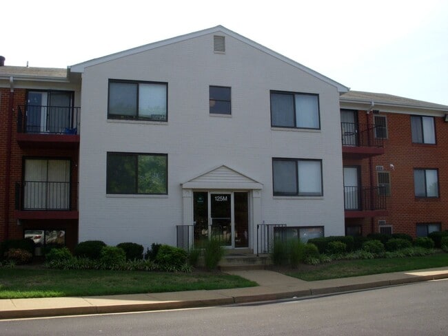 Building Photo - Condo - 2 bedroom 2 bath w/ balcony