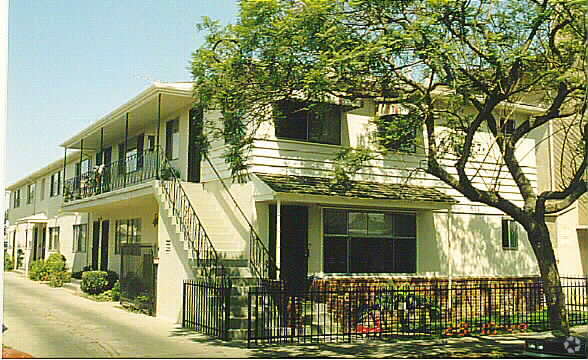 Walnut Apartments