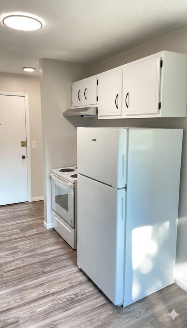 Photo - Royal Oaks Apartments