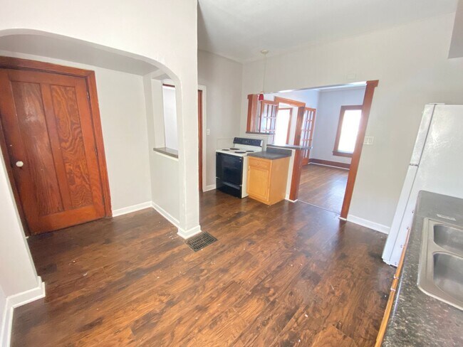 Photo - 8 E Hillcrest Ave Unit 2820 N Main St.