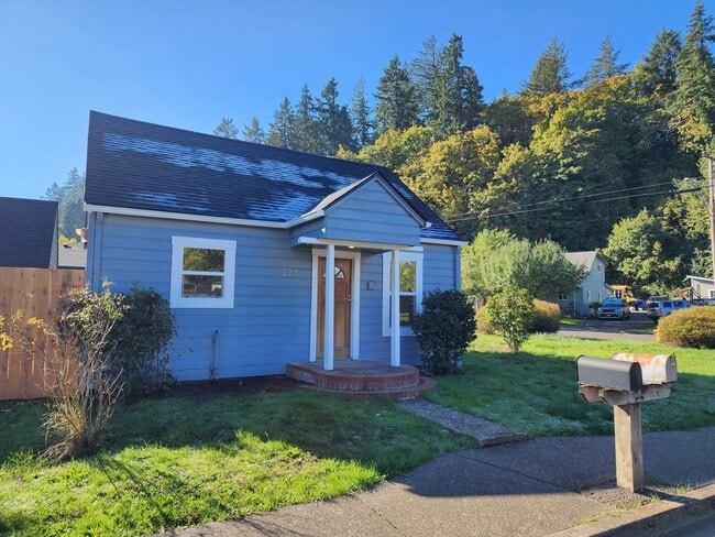 Building Photo - Newly Remodeled Springfield Home