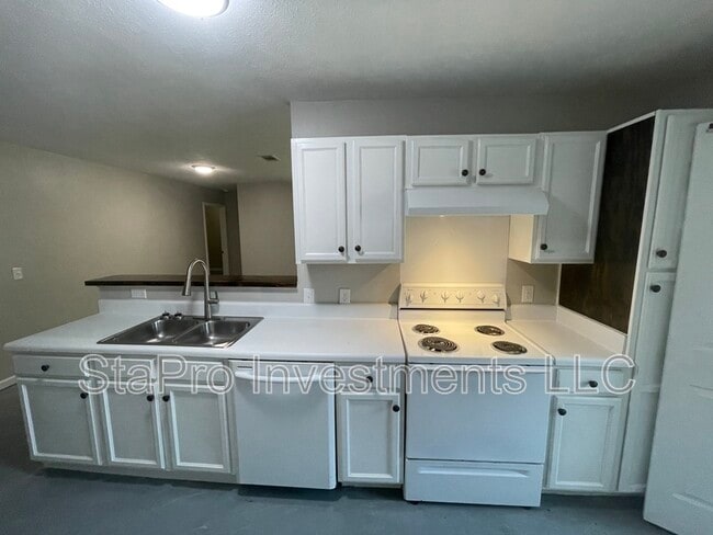 Photo - 158 Village Pl