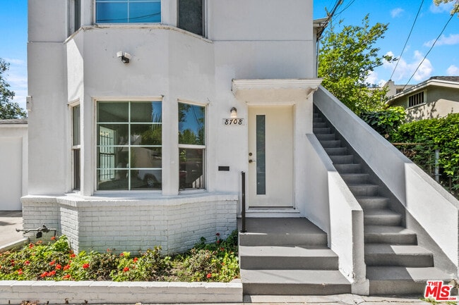 Building Photo - 8708 Sherwood Dr