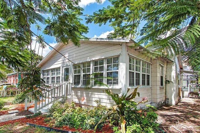 Building Photo - 101 C St