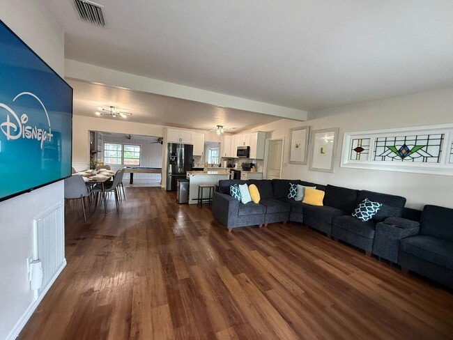 Photo - 904 15th St NE