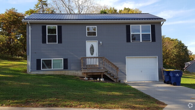 Building Photo - 3 Bedroom House next to Union High School Unit 102 Wildcat Ct