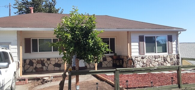 Building Photo - 1109 Rowena Dr Rental